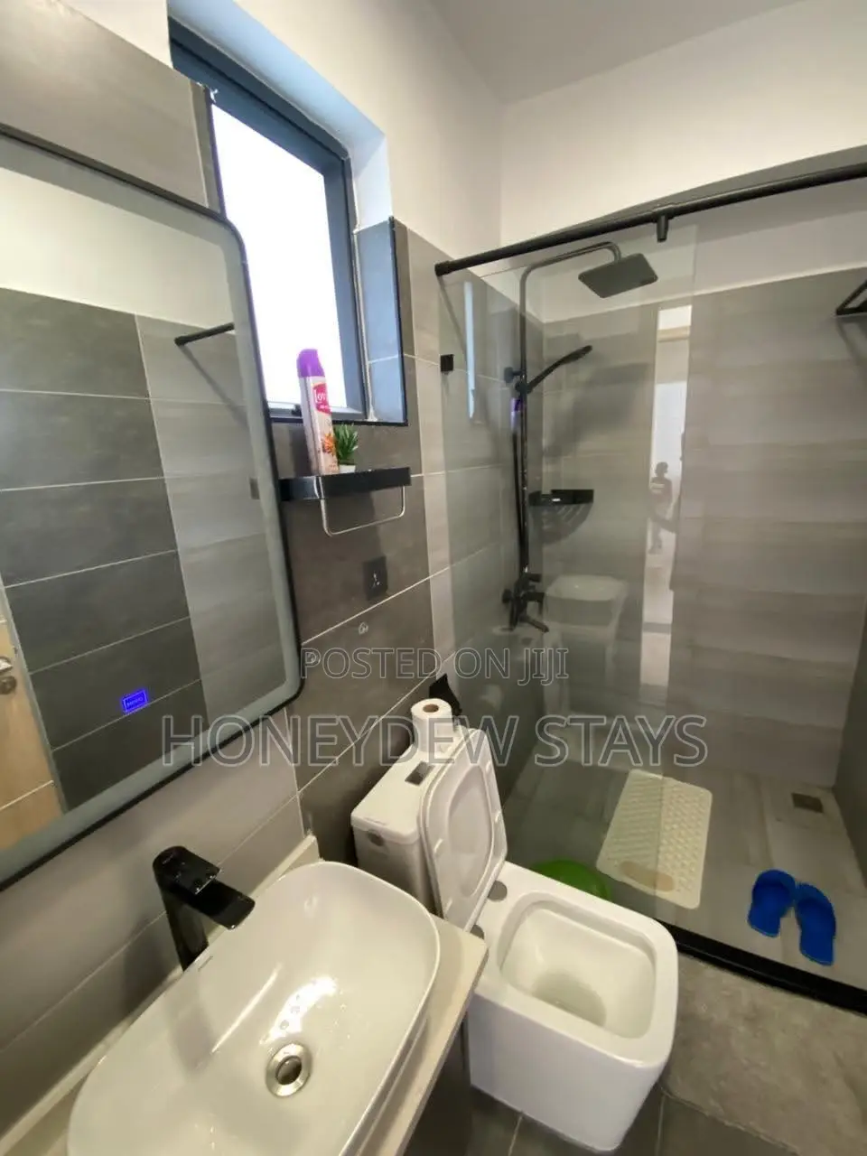Furnished 2BR Apartment Near Gateway Mall