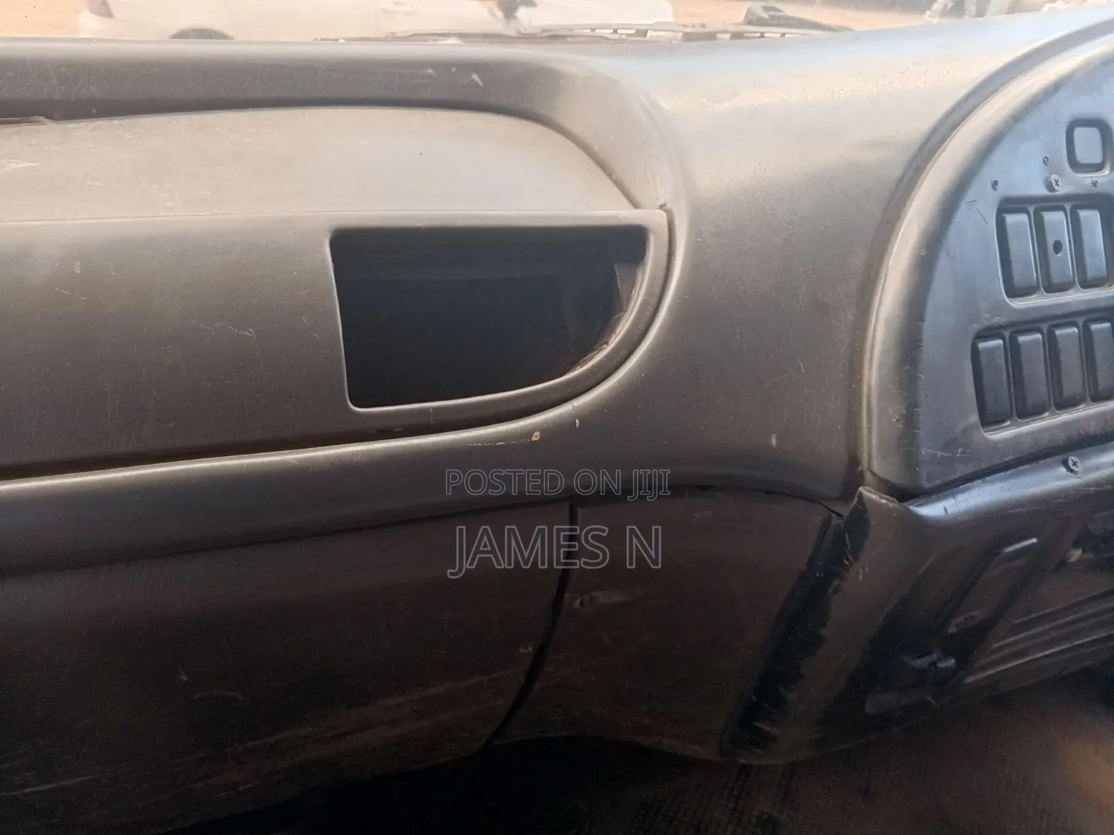 Isuzu 2005 White 