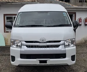 Toyota HiAce 2019 White
