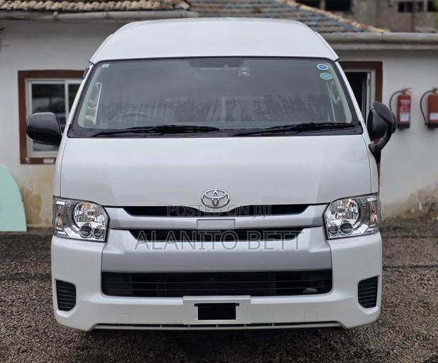 Toyota HiAce 2019 White