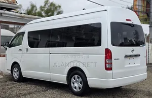 Toyota HiAce 2019 White