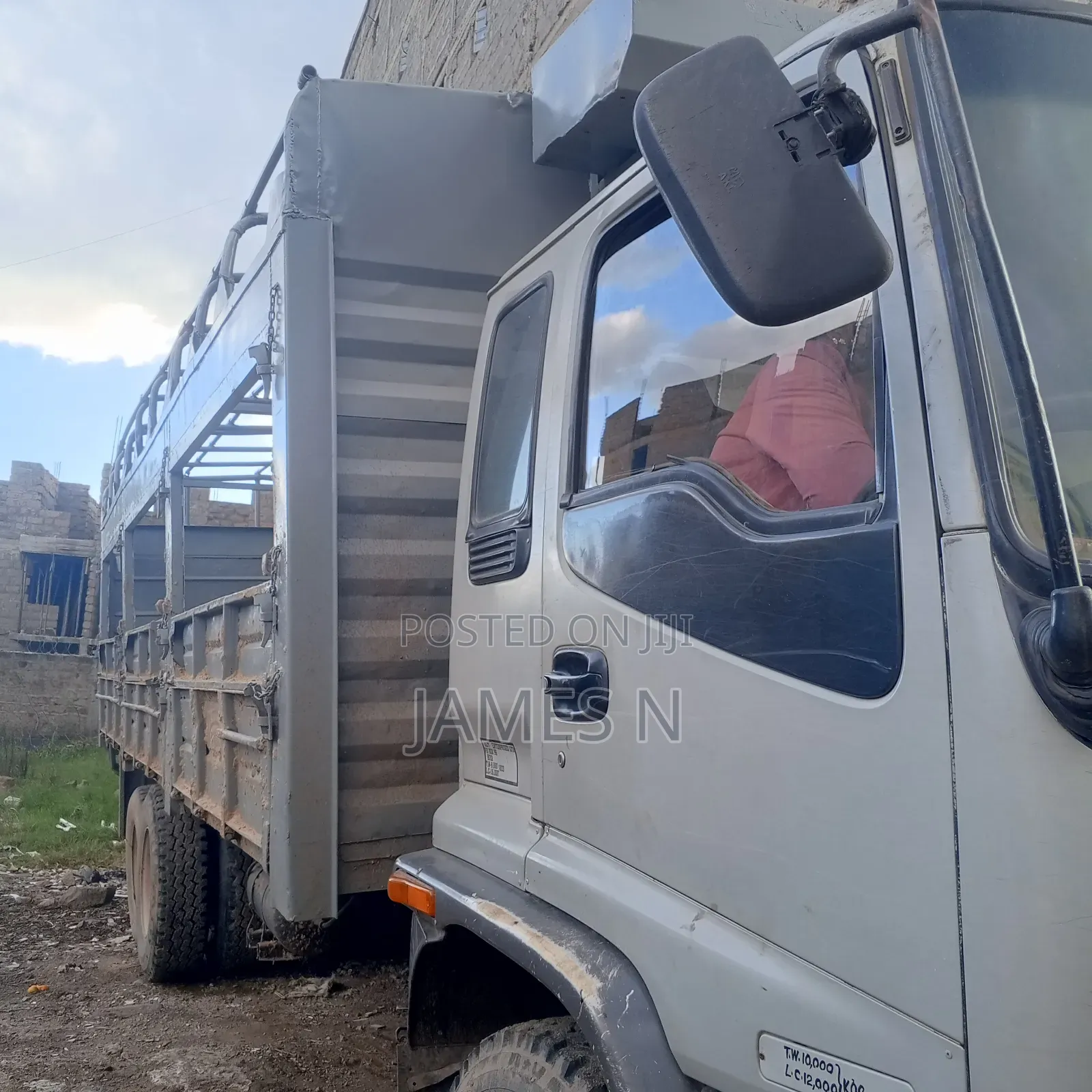 Isuzu 2005 White 