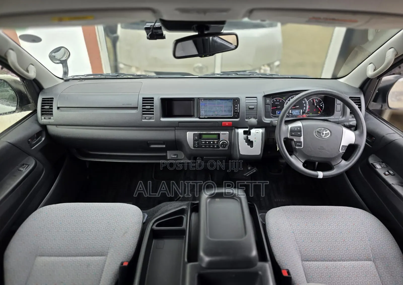 Toyota HiAce 2019 White