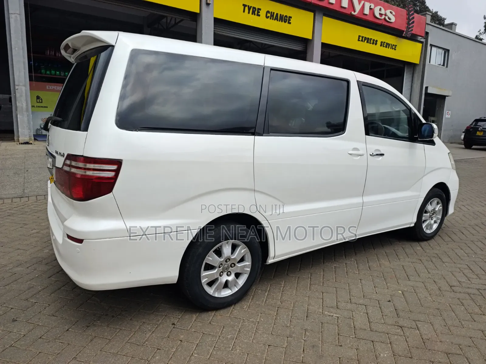 Toyota Alphard 2006 White