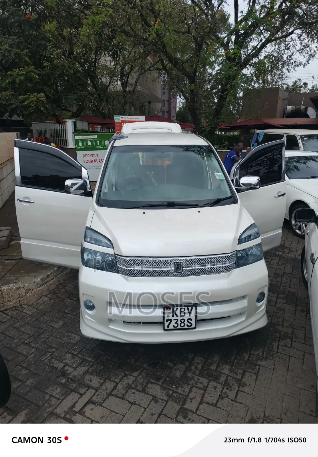 Toyota Voxy 2007 Pearl