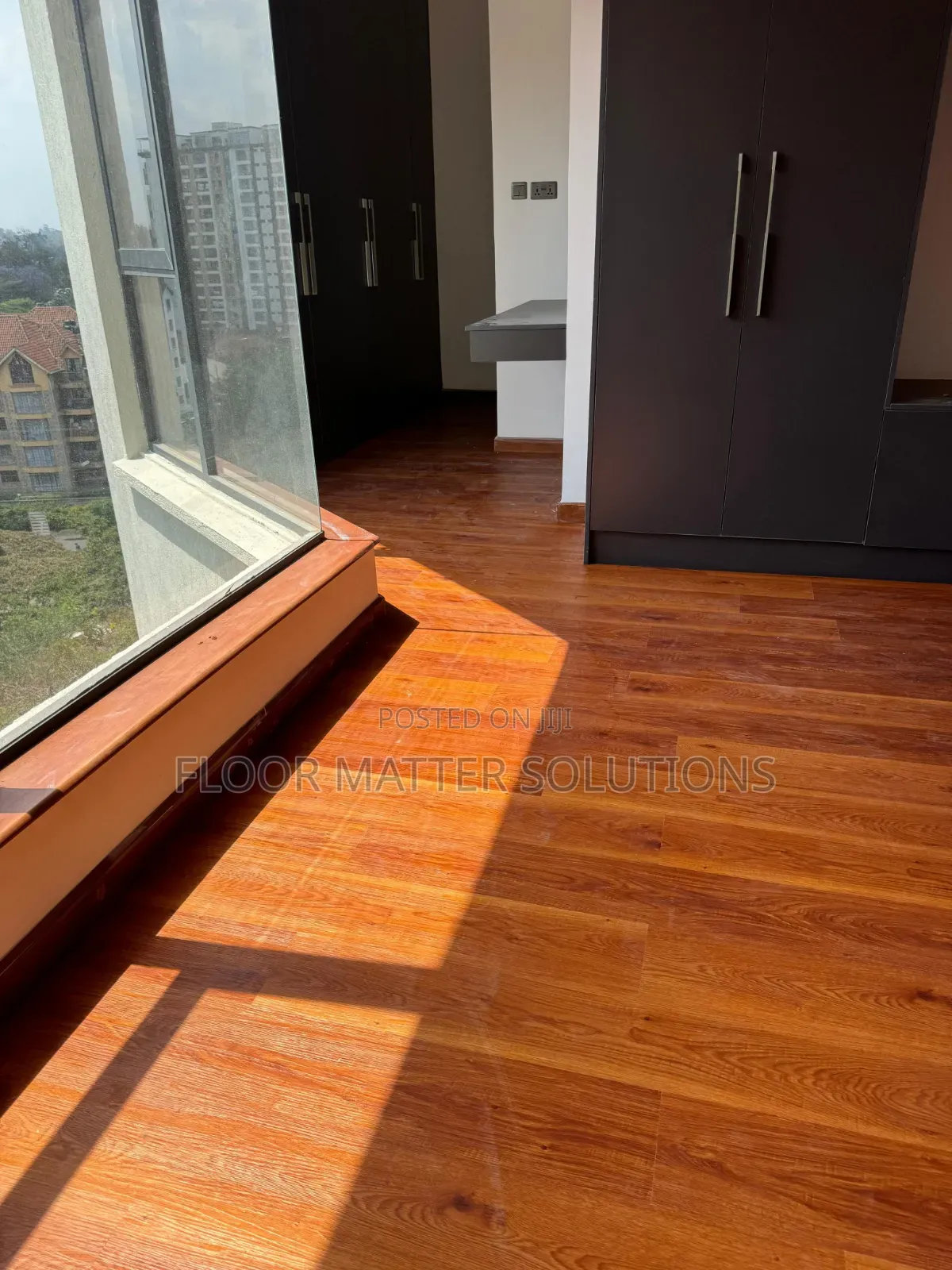 SPC Flooring (Royal Mahogany)