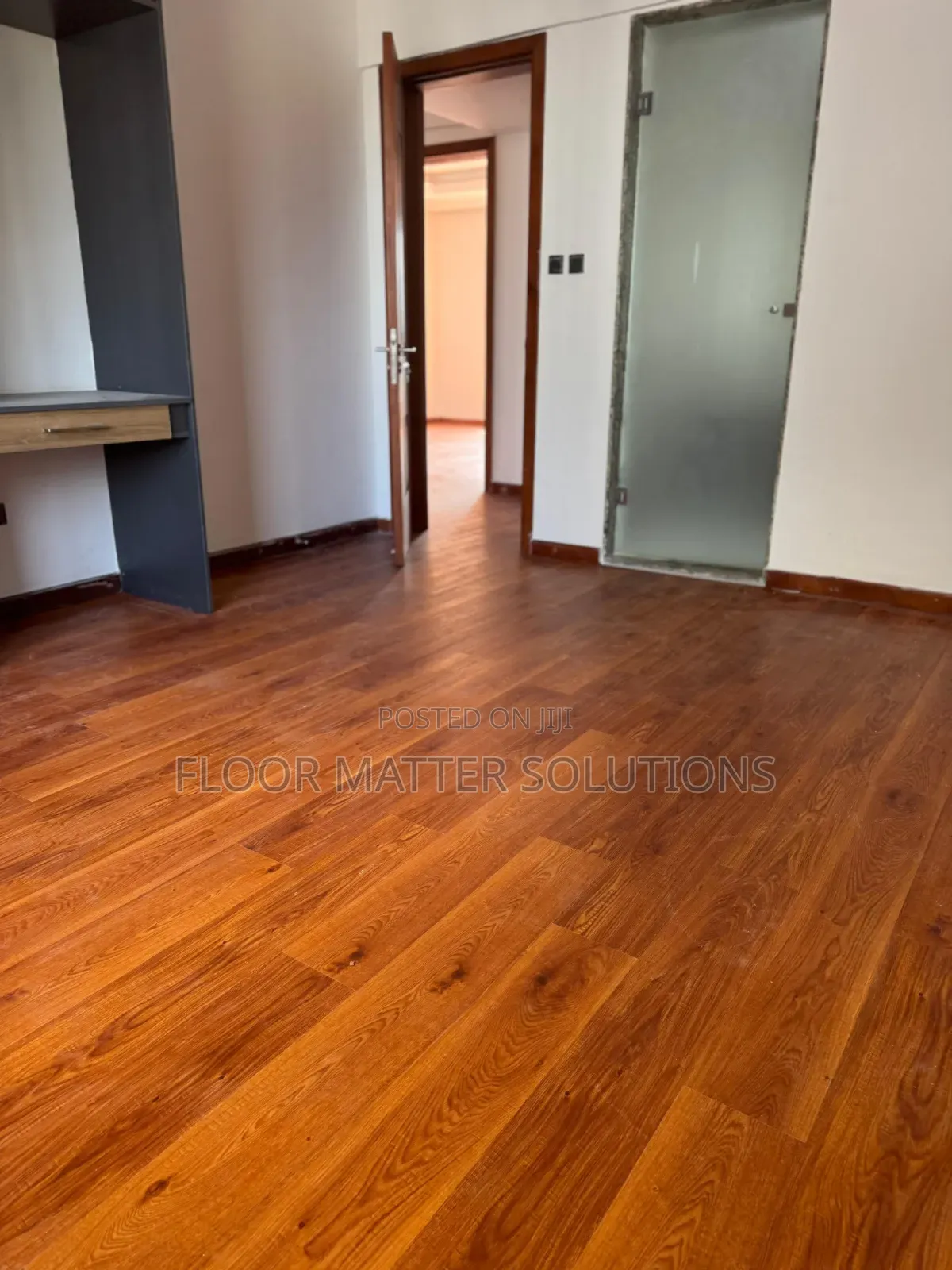SPC Flooring (Royal Mahogany)