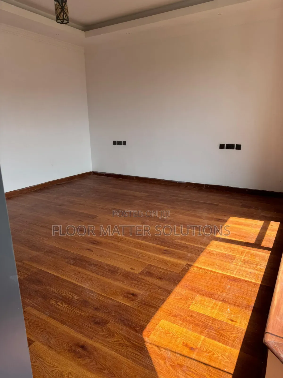 SPC Flooring (Royal Mahogany)