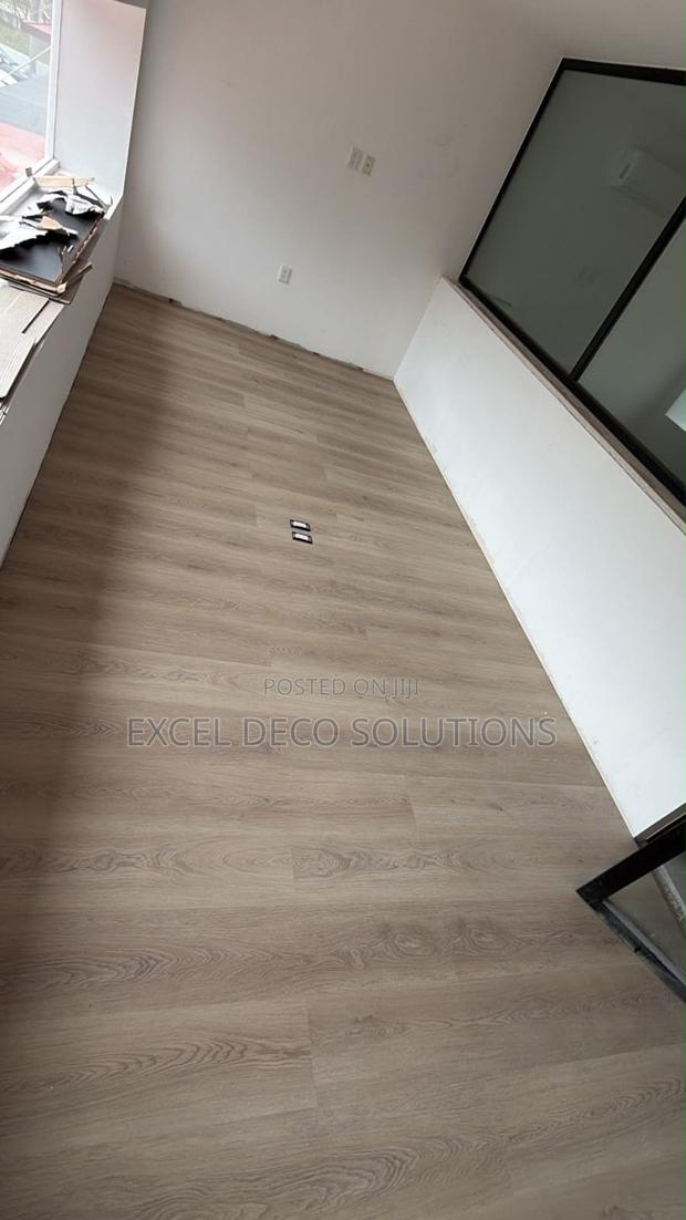 Quality Laminate Flooring Planks - Durable Wood Grain - thumbnail 2