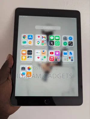 Apple iPad 9.7 128 GB Gray