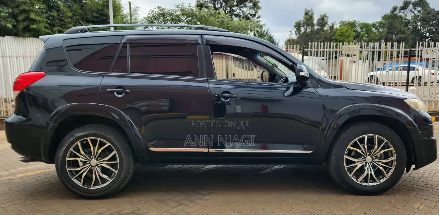 Toyota Vanguard 2013 Black