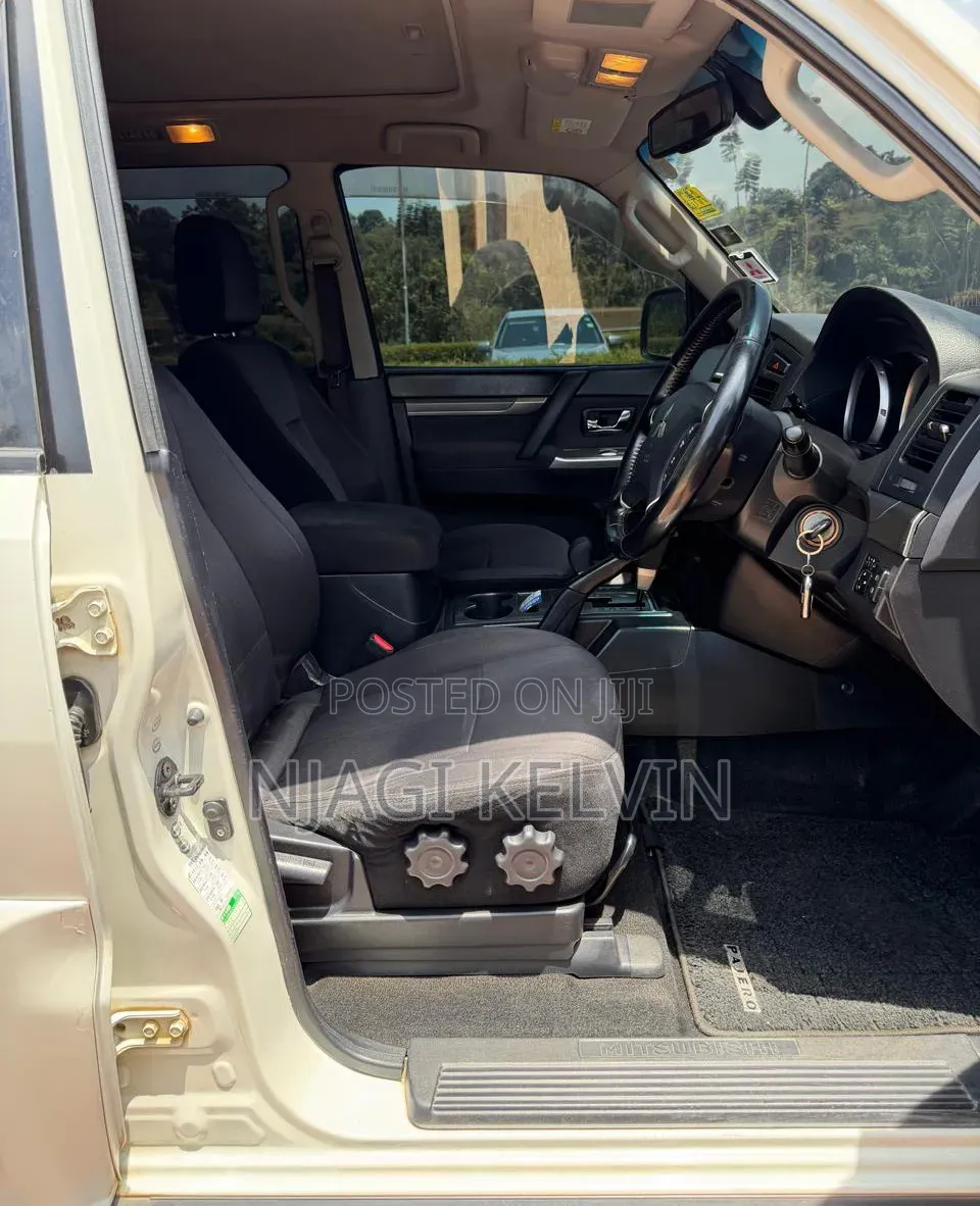 Mitsubishi Pajero 3.2 Di-Dc GLS 2012 White