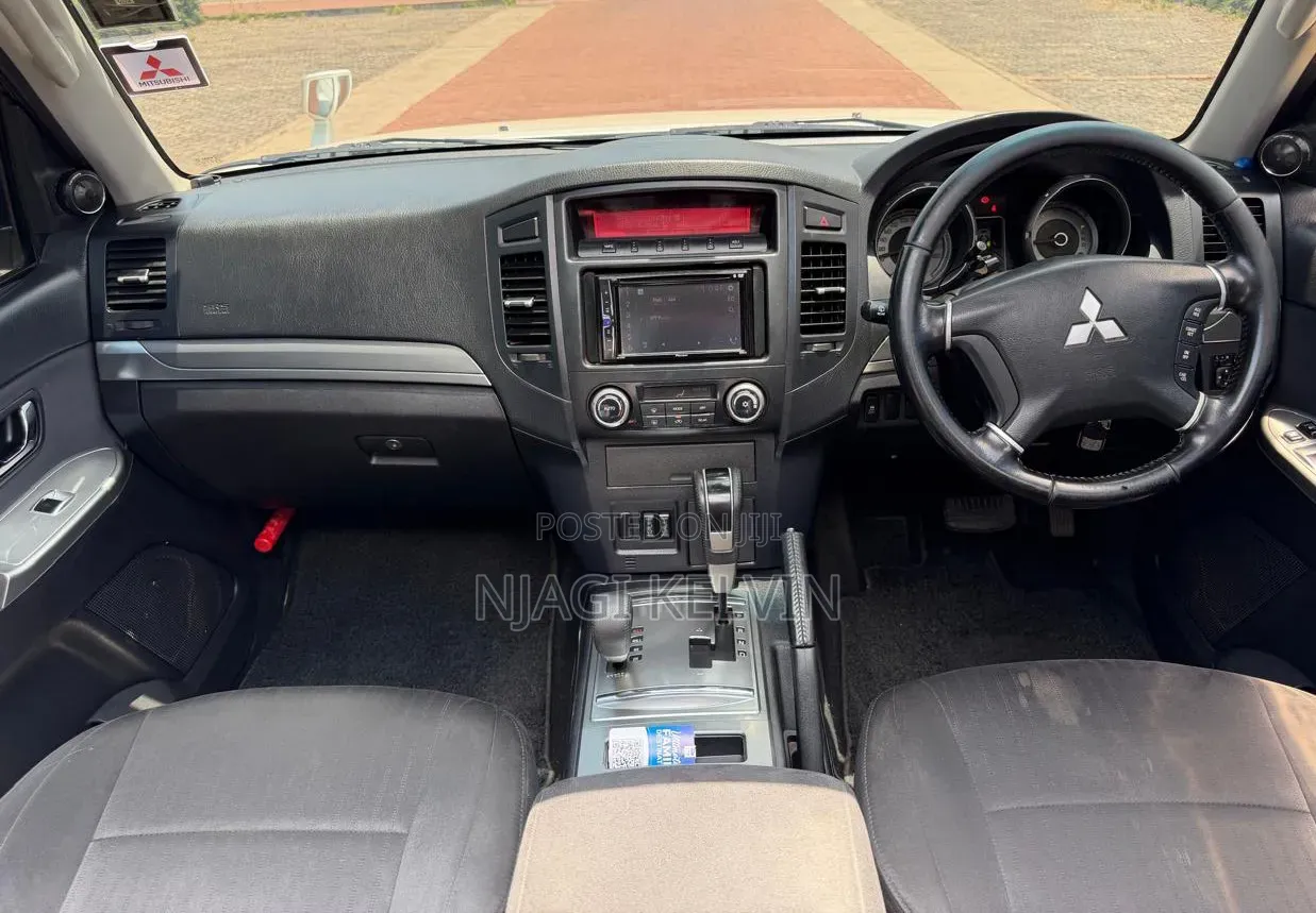 Mitsubishi Pajero 3.2 Di-Dc GLS 2012 White