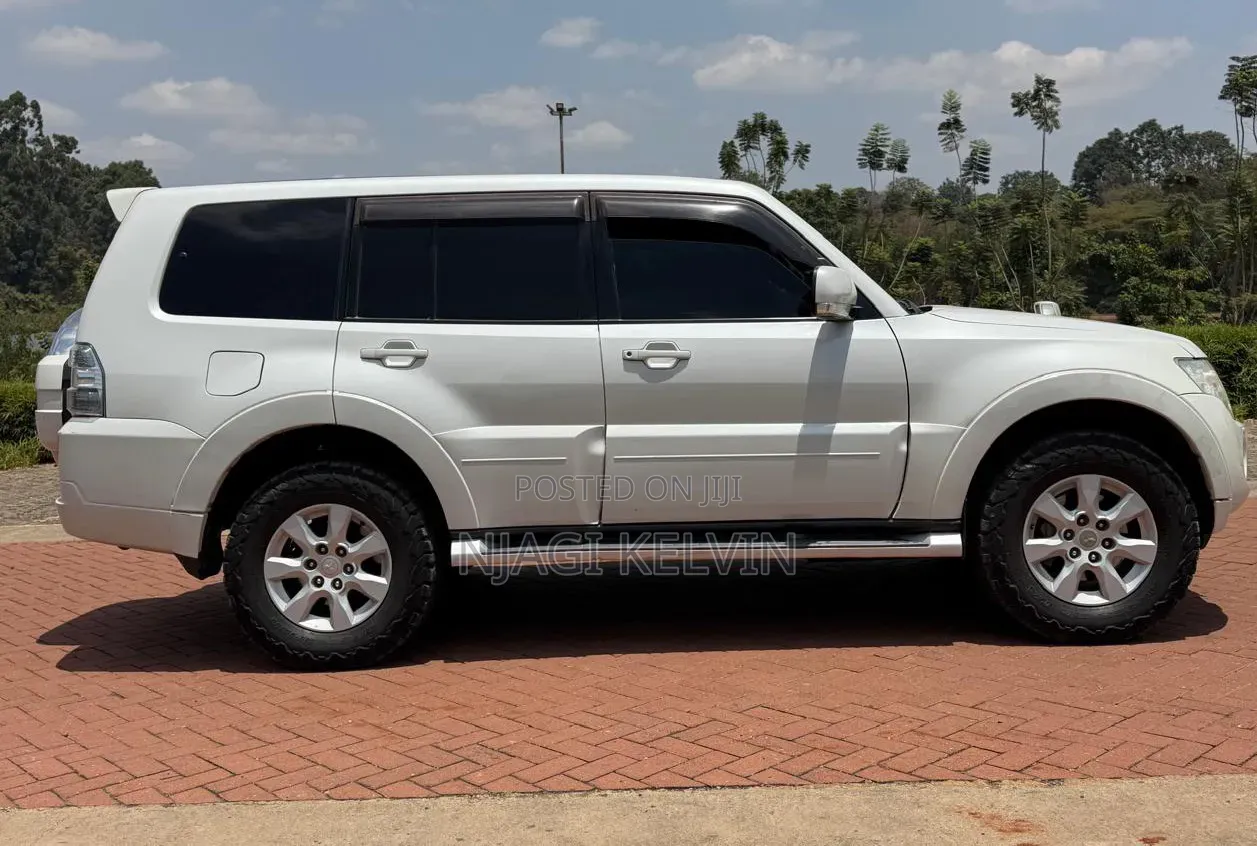 Mitsubishi Pajero 3.2 Di-Dc GLS 2012 White