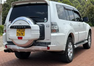 Mitsubishi Pajero 3.2 Di-Dc GLS 2012 White