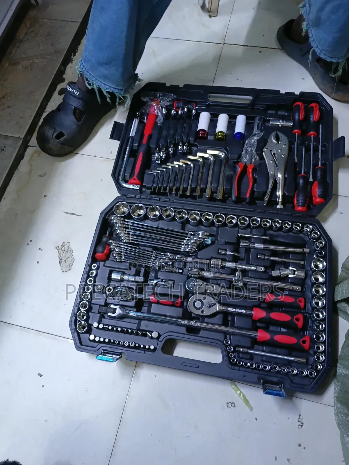 142 Pieces Socket & Hand Tool Set With Toolbox