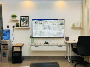 Unwind at This Luxurious Fully Equipped Apartment.