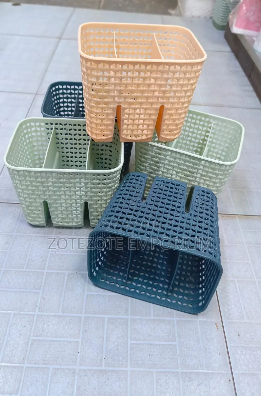 Segmented Spoon Holder