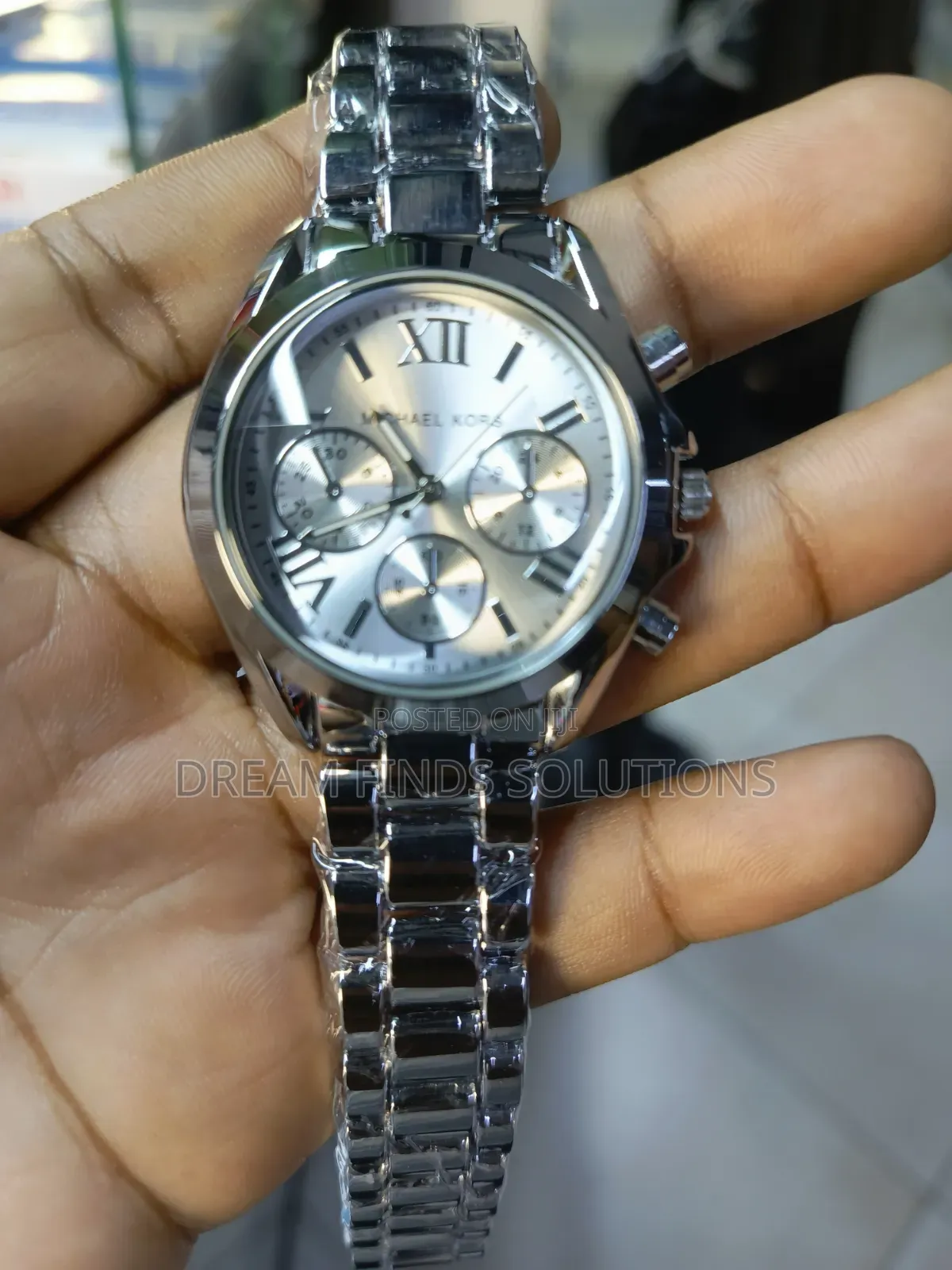 Timeless Elegance: The Silver Bradshaw