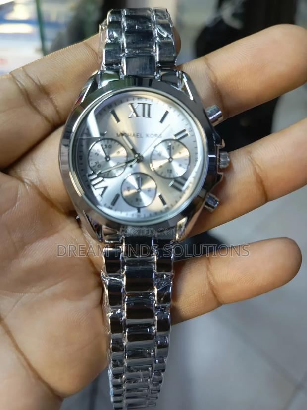 Timeless Elegance: The Silver Bradshaw