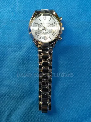Timeless Elegance: The Silver Bradshaw