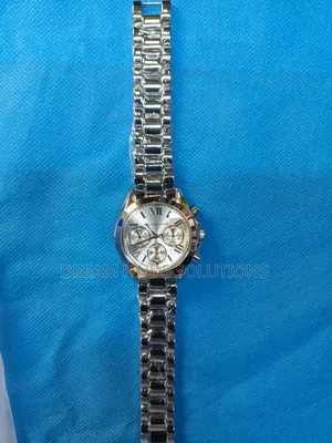 Timeless Elegance: The Silver Bradshaw