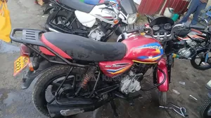 Bajaj Boxer 150 UG 2021 Red