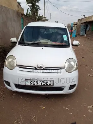 Toyota Sienta 2010 White