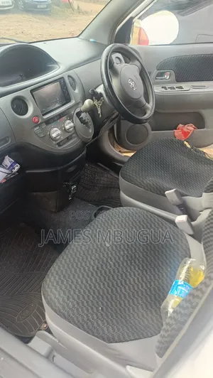 Toyota Sienta 2010 White