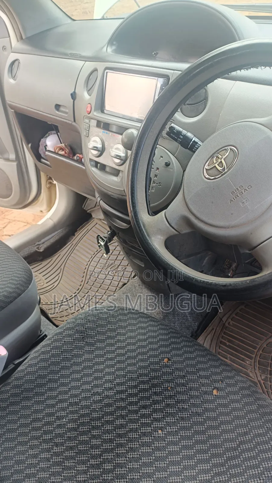 Toyota Sienta 2010 White