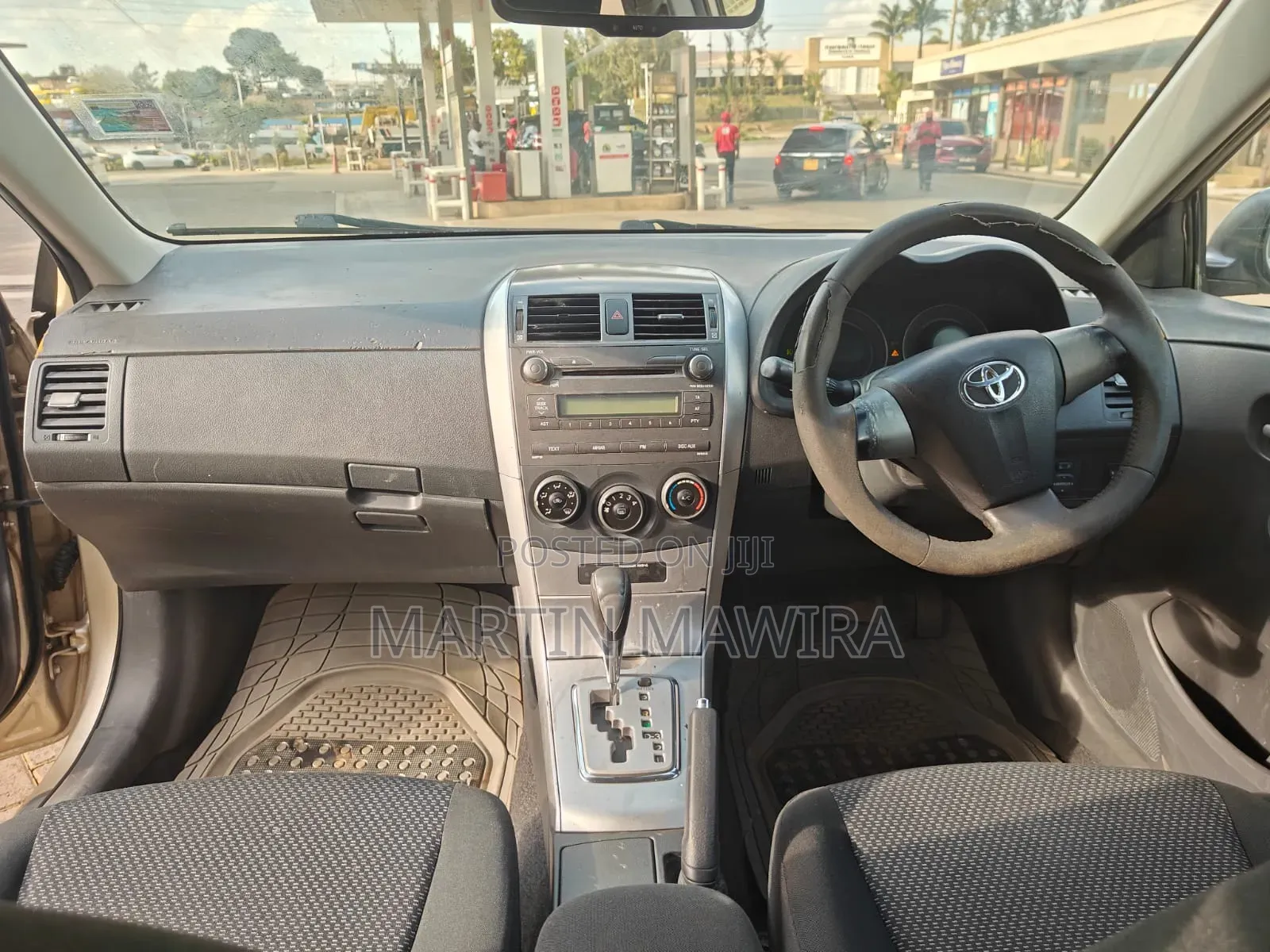 Toyota Corolla 2012 Gold