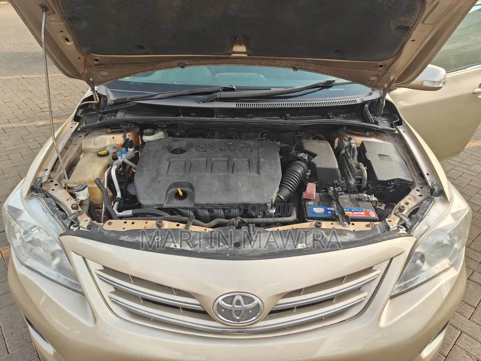Toyota Corolla 2012 Gold