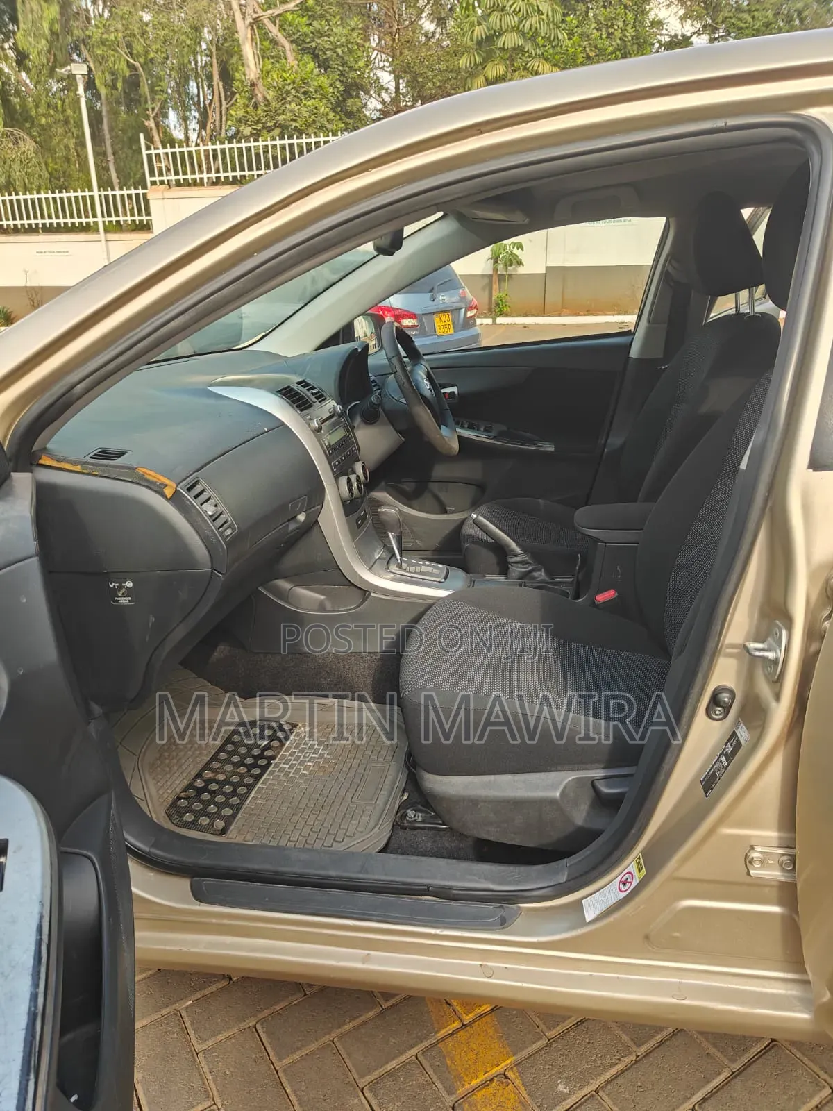 Toyota Corolla 2012 Gold