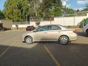 Toyota Corolla 2012 Gold