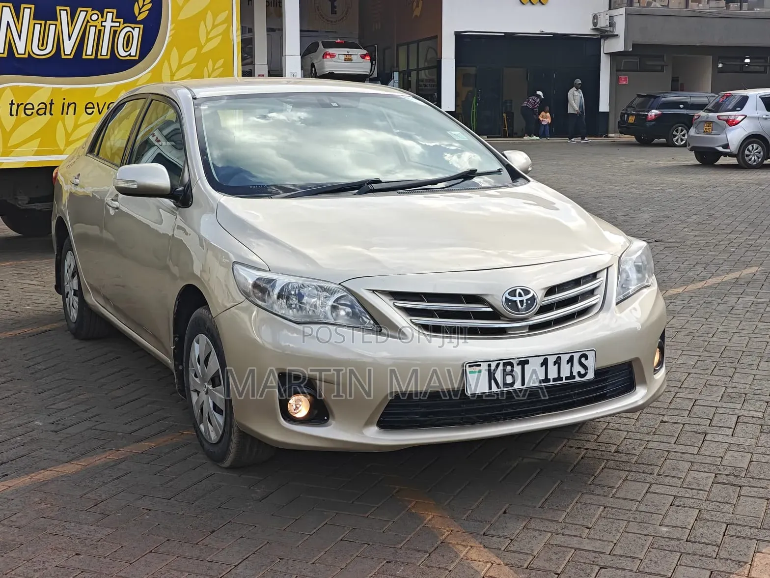 Toyota Corolla 2012 Gold
