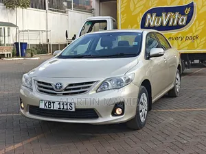 Toyota Corolla 2012 Gold