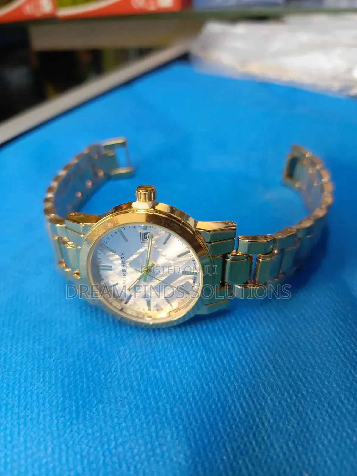The Sovereign Check: A Nod to the Iconic Heritage Pattern.