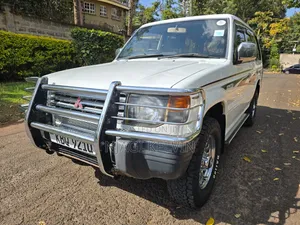 Mitsubishi Pajero 3.0 2011 White
