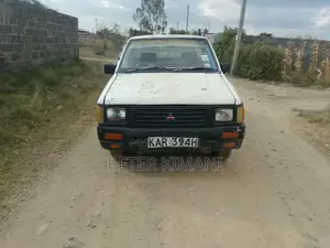 Mitsubishi L200 1995 White