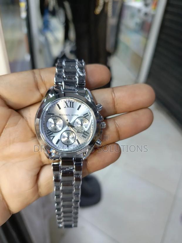The Silver Chrono Essence - main view