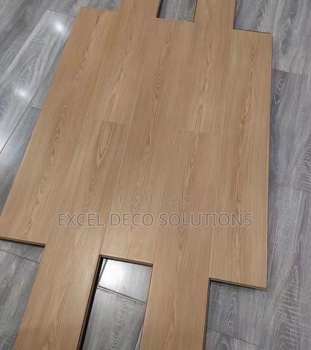 Waterproof Laminate Flooring - Moisture Resistant Planks - thumbnail 2