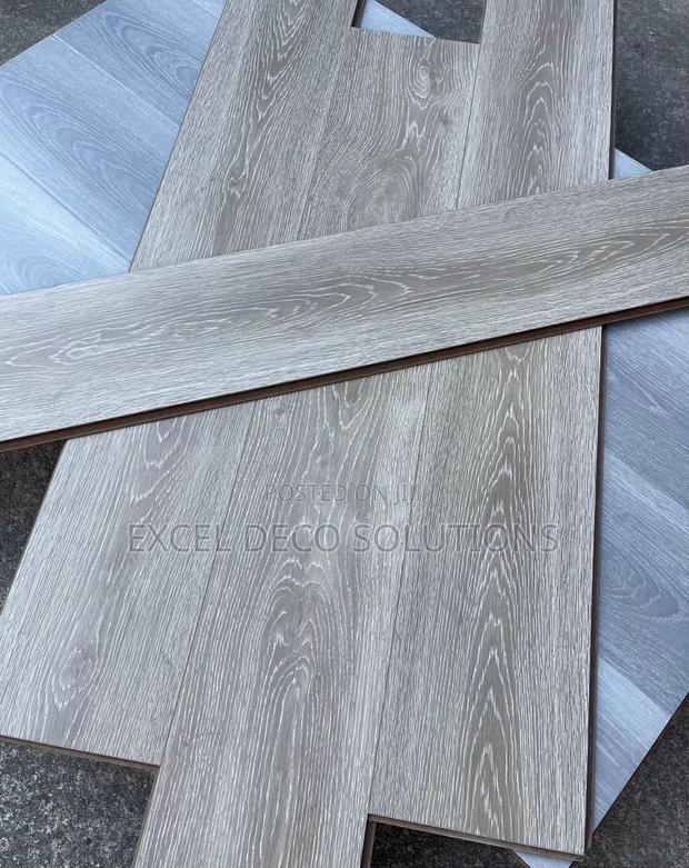 Elegant Wooden Laminate Flooring for Home & Living Rooms