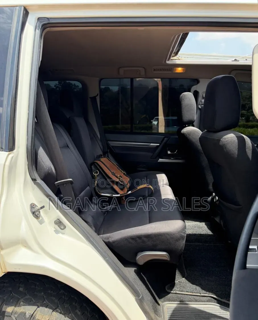 Mitsubishi Pajero 2012 White