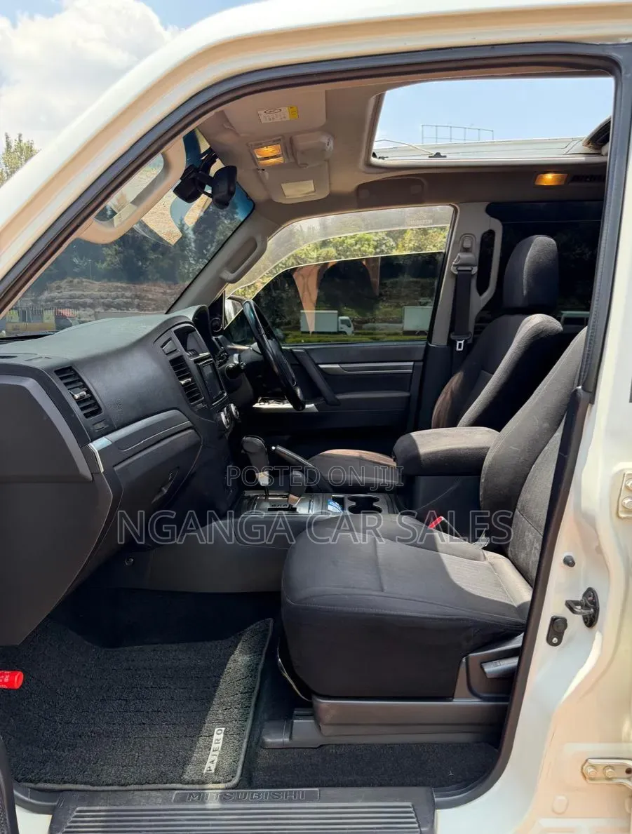 Mitsubishi Pajero 2012 White