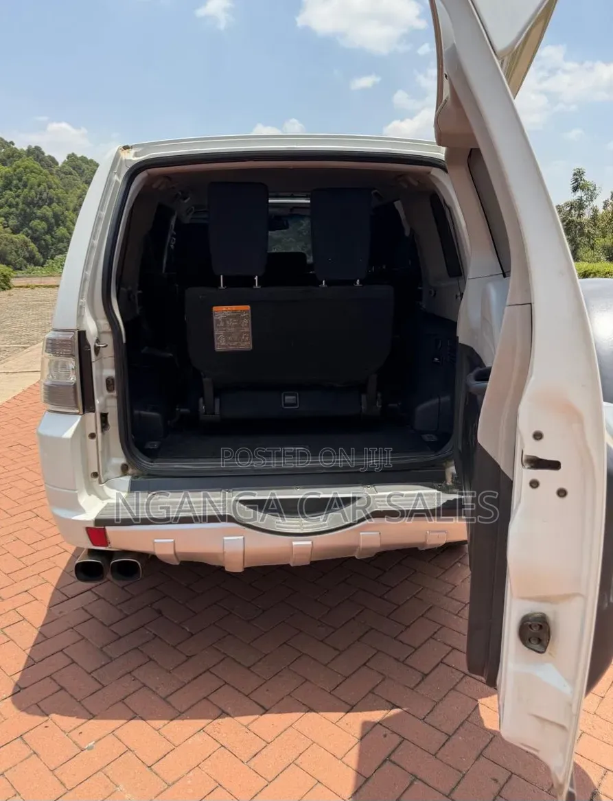 Mitsubishi Pajero 2012 White