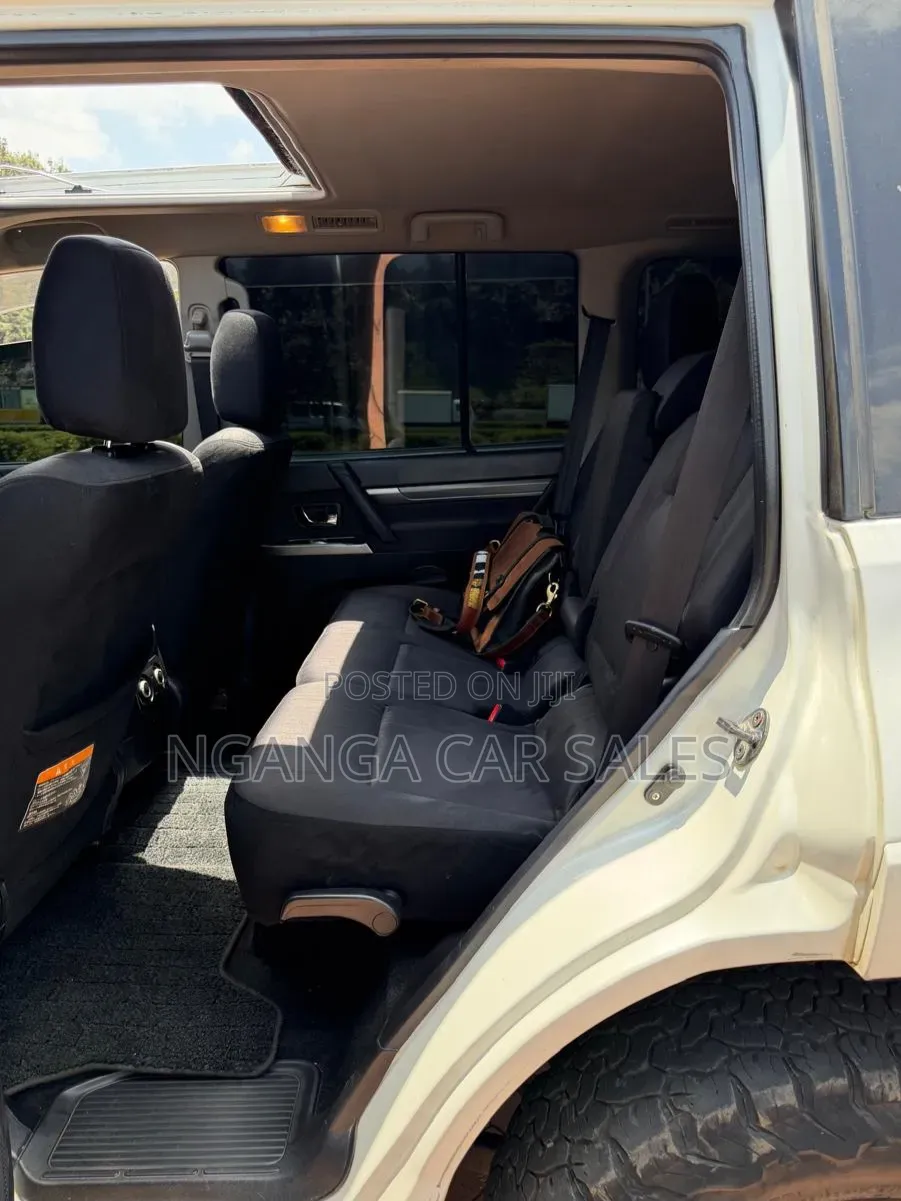 Mitsubishi Pajero 2012 White