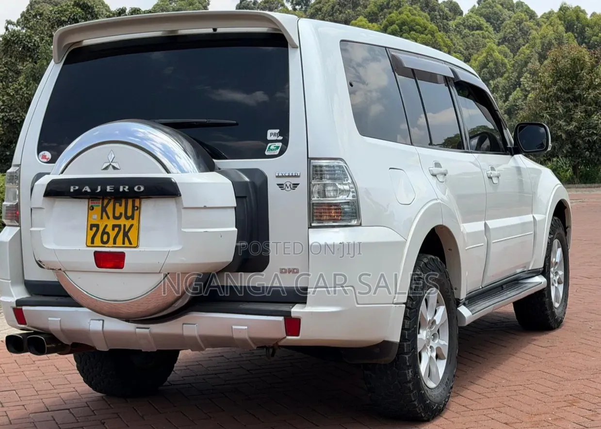 Mitsubishi Pajero 2012 White
