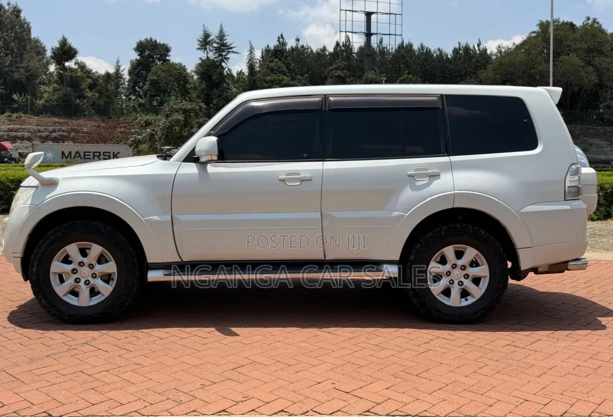 Mitsubishi Pajero 2012 White