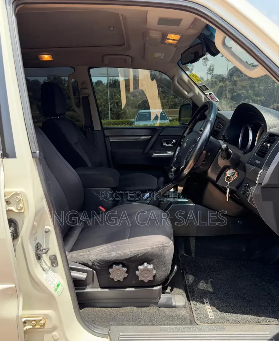Mitsubishi Pajero 2012 White