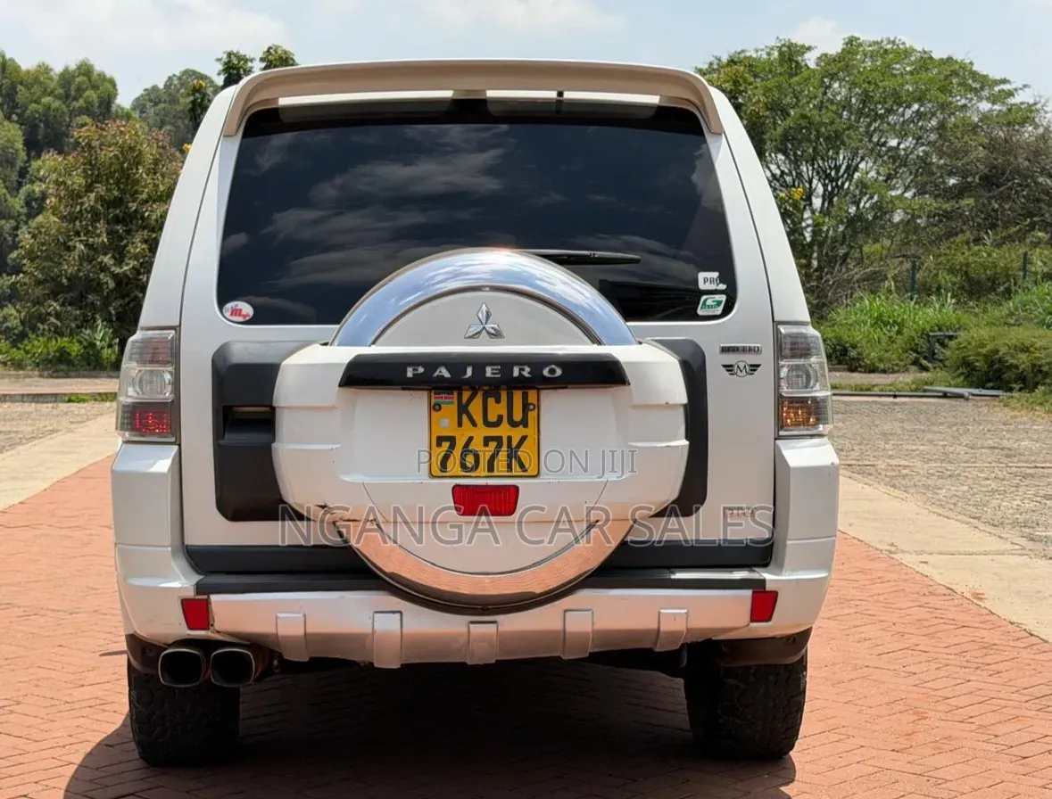 Mitsubishi Pajero 2012 White